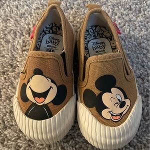 Used Zara baby boy shoe size is 4.5/EU 20